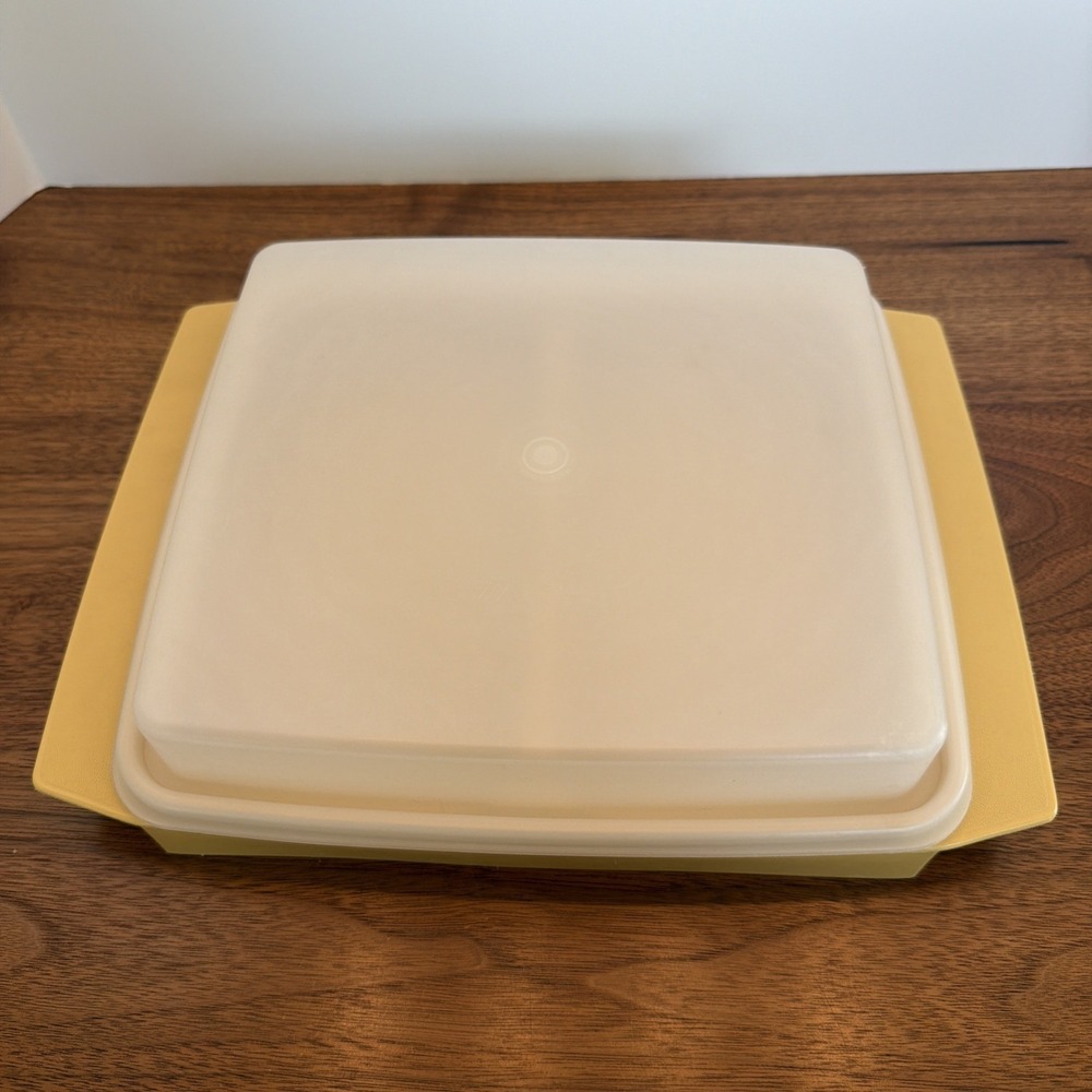 Tupperware Egg Keeper Carrier with Inserts Harvest Gold Deviled Egg Tray